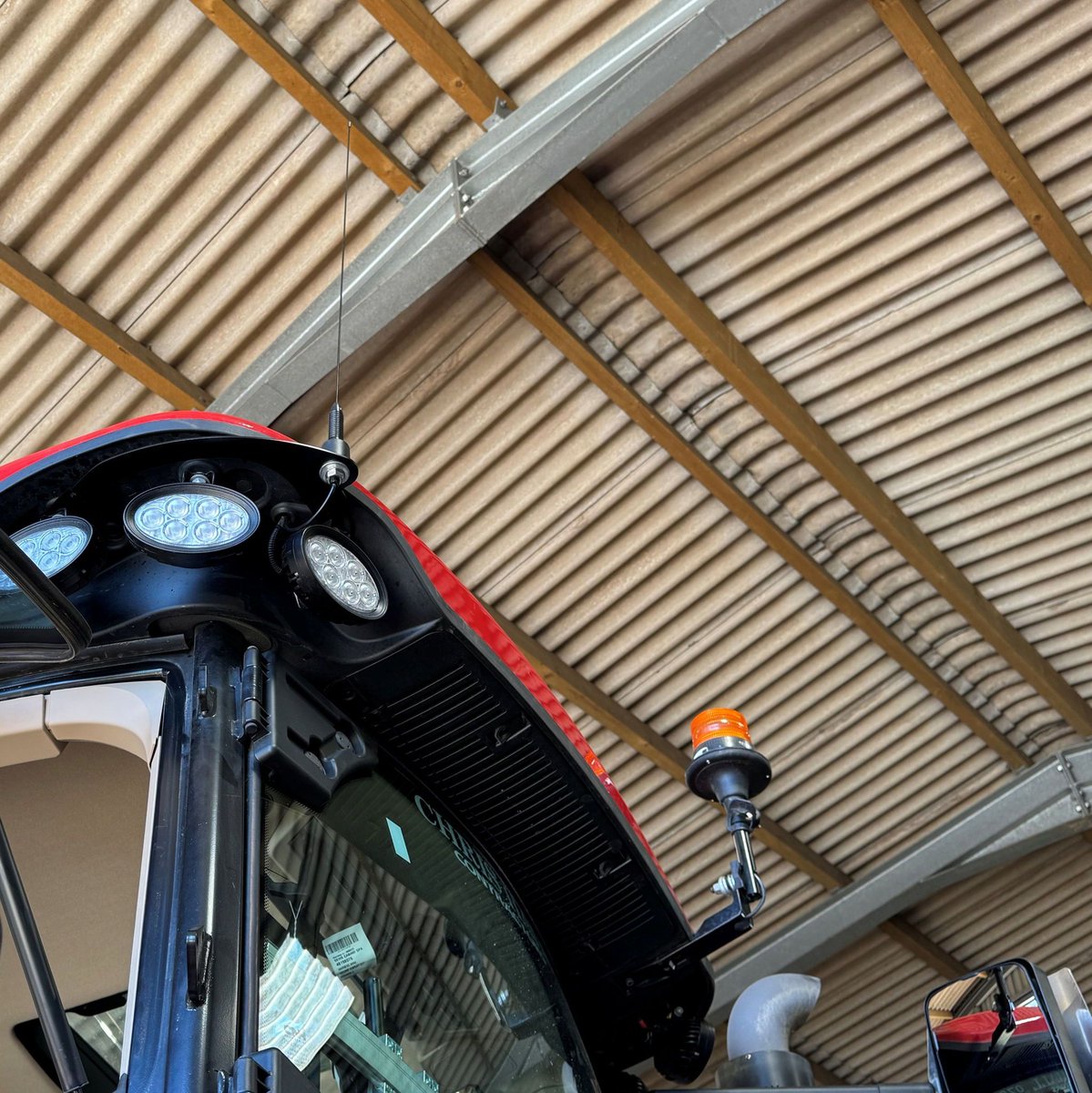 A mobile Radio and Antenna that was installed into one of Chris Hall Contractors tractor's a few weeks ago. 🚜 

📞01209~821804⠀⠀⠀
💻gould.co.uk
📩 sales@gould.co.uk 

#ChrisHallContractors #tractor #moblieradio #taxi #taximeter #installation #twowayradio