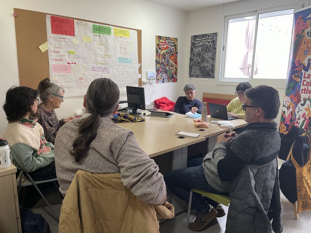 La Col•lectiva (@la_collectiva) on Twitter photo Ahir vam rebre, a l'Espora, la visita de les companyes de l'oficina tècnica de la #XAC <a href="/AteneusCoopCat/">Xarxa d'Ateneus Cooperatius (XAC) de Catalunya</a> Els vam explicar com estem encarant l'inici del nou trienni d'ateneus cooperatius a La Col·lectiva. Ahir vam rebre, a l'Espora, la visita de les companyes de l'oficina tècnica de la #XAC <a href="/AteneusCoopCat/">Xarxa d'Ateneus Cooperatius (XAC) de Catalunya</a> Els vam explicar com estem encarant l'inici del nou trienni d'ateneus cooperatius a La Col·lectiva.