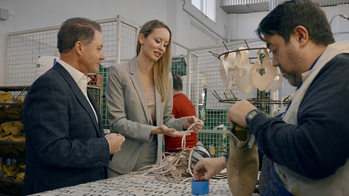 SIMETRYcomms's tweet image. Cada empresa tiene una historia única. Pero 𝗹𝗼 𝗾𝘂𝗲 𝗻𝗼 𝘀𝗲 𝗰𝗼𝗺𝘂𝗻𝗶𝗰𝗮, 𝗻𝗼 𝗲𝘅𝗶𝘀𝘁𝗲.  
📩 Contacta con nosotros y descubre cómo podemos potenciar la comunicación de tu empresa: info@simetry.es 
Descubre más en simetry.es