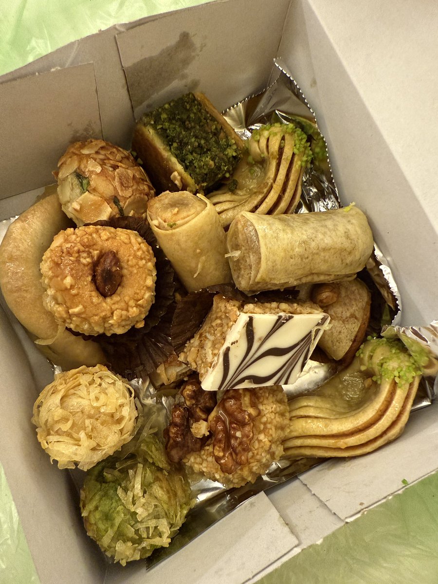 justustwotravel's tweet photo. had some delicious #food in #Marrakech, including Tagine, tasty little pastries, the best curry I’ve ever had and one of the best burgers I’ve ever had !!!
#travel #morocco #maroc #marrakesh #travelbloggerslife #travelblog #travelblogger https://t.co/y3qUgcnBjv