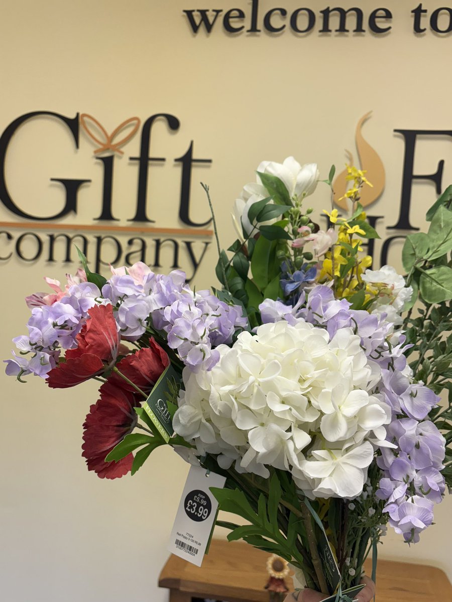 Gift Company tweet media