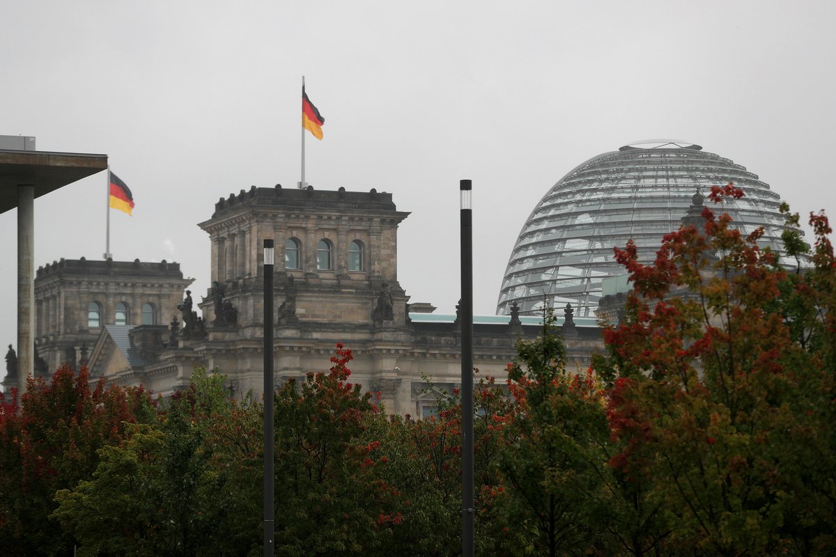 German top court clears €75 billion solidarity surcharge tax bloomberg.com/news/articles/… via <a href="/kmatussek/">Karin Matussek</a>
