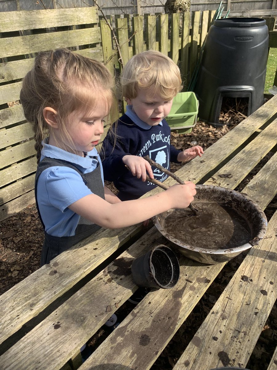 Making birthday cakes in school forest , a lovely morning #gpsearlyyears