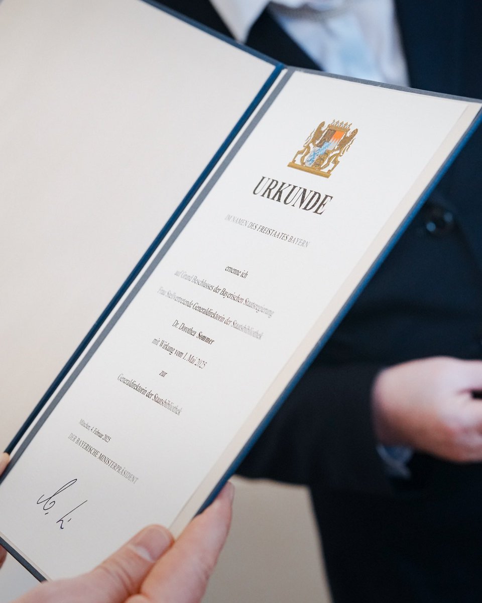 Sie ist DIE Expertin für alle bibliothekarischen Felder: Dr. Dorothea Sommer wird ab 1. Mai 2025 die neue #Generaldirektorin der <a href="/bsb_muenchen/">Bayerische Staatsbibliothek</a>. 🤩

Herzlichen Glückwunsch und einen guten Start ins neue Amt an der Bayerischen #Staatsbibliothek, liebe Frau Dr. Dorothea Sommer. 👏
