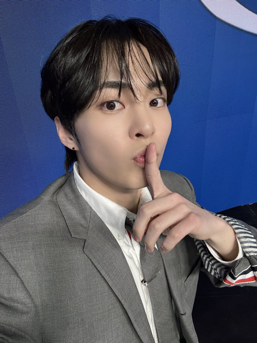 XIUMIN_INB100's tweet photo. 백현&amp;첸과 함께한 시우민의 𝙒𝙃𝙀𝙀! 𝗤𝗨𝗜𝗭? 🔔
우리 EXO-L은 만점이겠죠?👀

#시우민 #XIUMIN #InterviewX #WHEE #WHEE_Quiz https://t.co/pbc0WzzR4E