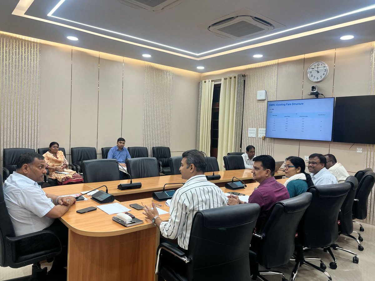 PMRCLofficial's tweet photo. A significant meeting on the Patna Metro Rail Project took place under the chairmanship of Chief Secretary, Bihar, Shri, Amrit Lal Meena. Various officials and dignitaries attended, focusing on important aspects of the project’s progress and implementation.#pmrcl #udhd #Patna https://t.co/mUGdaXKmgT