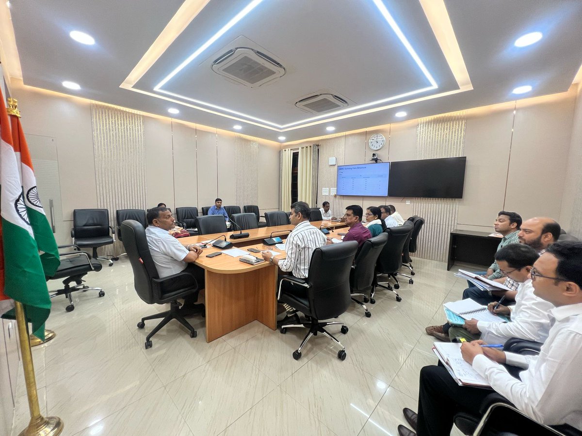 PMRCLofficial's tweet photo. A significant meeting on the Patna Metro Rail Project took place under the chairmanship of Chief Secretary, Bihar, Shri, Amrit Lal Meena. Various officials and dignitaries attended, focusing on important aspects of the project’s progress and implementation.#pmrcl #udhd #Patna https://t.co/mUGdaXKmgT