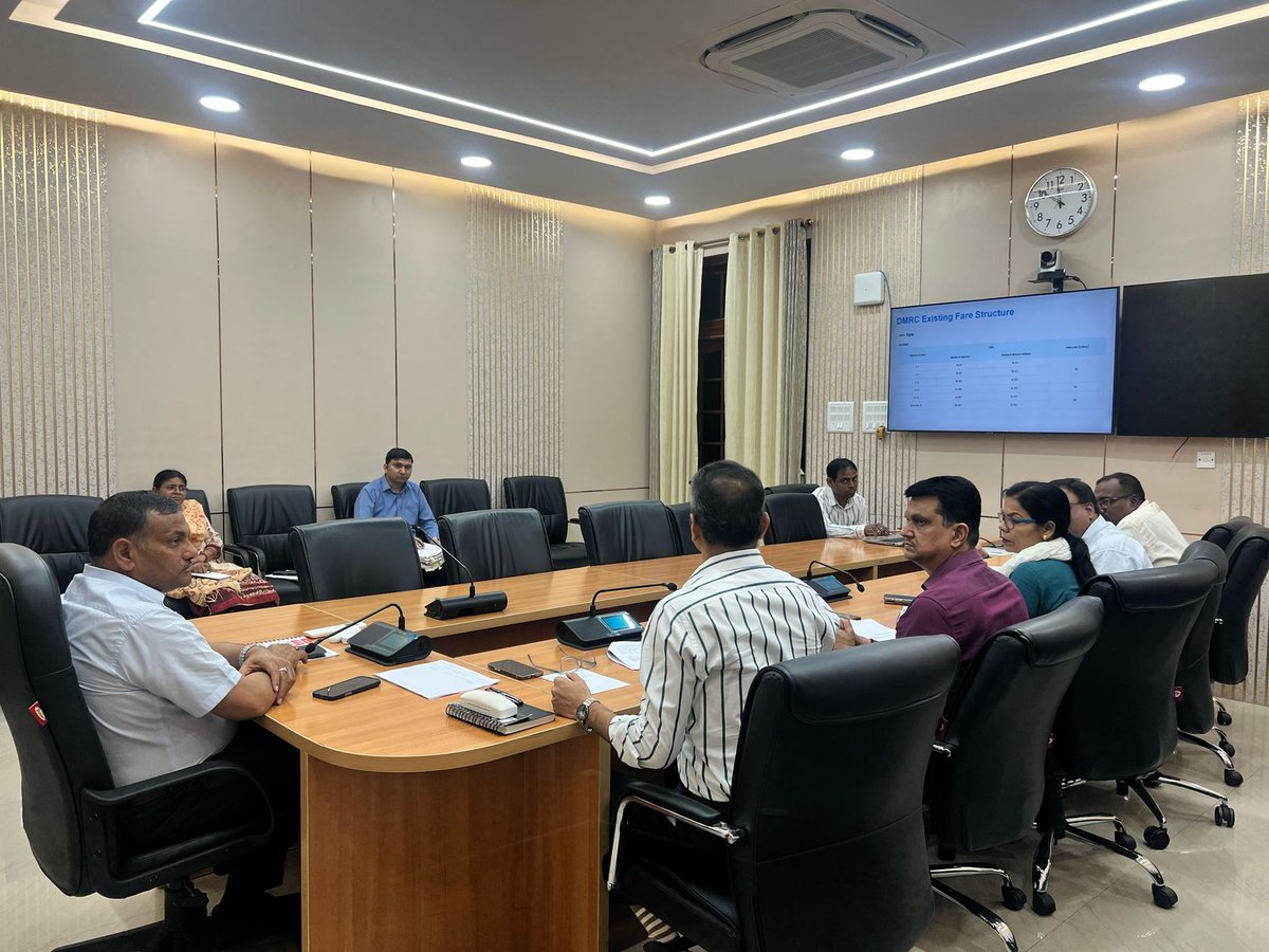 PMRCLofficial's tweet photo. A significant meeting on the Patna Metro Rail Project took place under the chairmanship of Chief Secretary, Bihar, Shri, Amrit Lal Meena. Various officials and dignitaries attended, focusing on important aspects of the project’s progress and implementation.#pmrcl #udhd #Patna https://t.co/mUGdaXKmgT