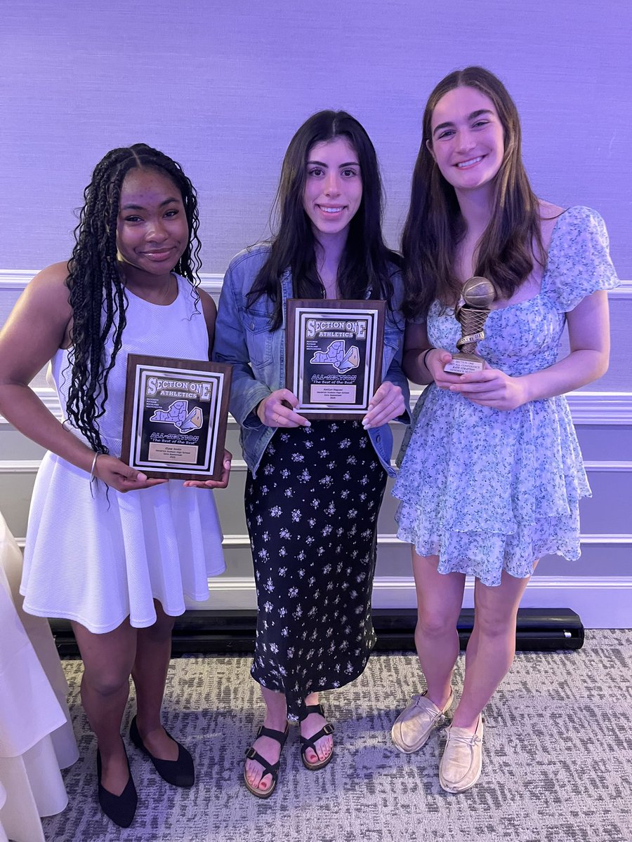 HH_GirlsHoops's tweet image. Congrats to our athletes for being honored last night
Kate Stratton - All Conference
Kaitlyn Raguso - All Section
Elyse Smith - All Section
Special thank you to Kevin Devaney for putting this video together for all section winners
youtube.com/watch?v=3gzbFv…
