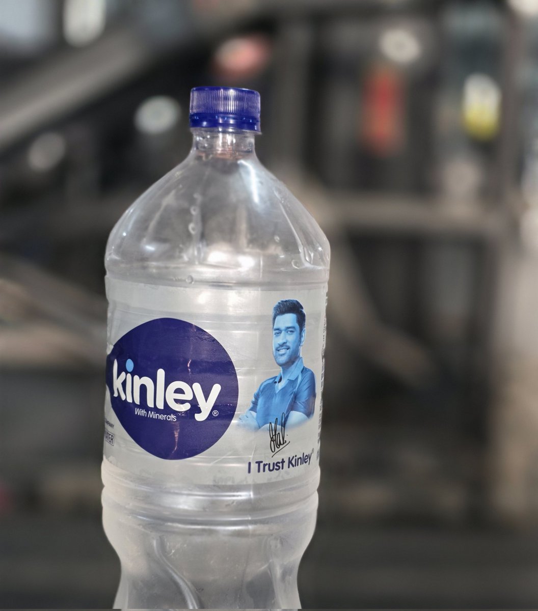 वैसे मैं नॉर्मली जब बाहर होता हूँ तो 4 ब्रांड का ही पानी पीता हूँ,

Bisleri 
Aquafina 
Vedica 
Kinley 

आज Gym में घर से पानी लेकर आना भूल गया तो बाहर से मंगाया तो दोस्त Kinley ले आया फिर 

अभी अचानक नज़र गई कि इसका Ad महेंद्र सिंह धोनी करते हैं तो मैंने अब निर्णय लिया है कि 

आज