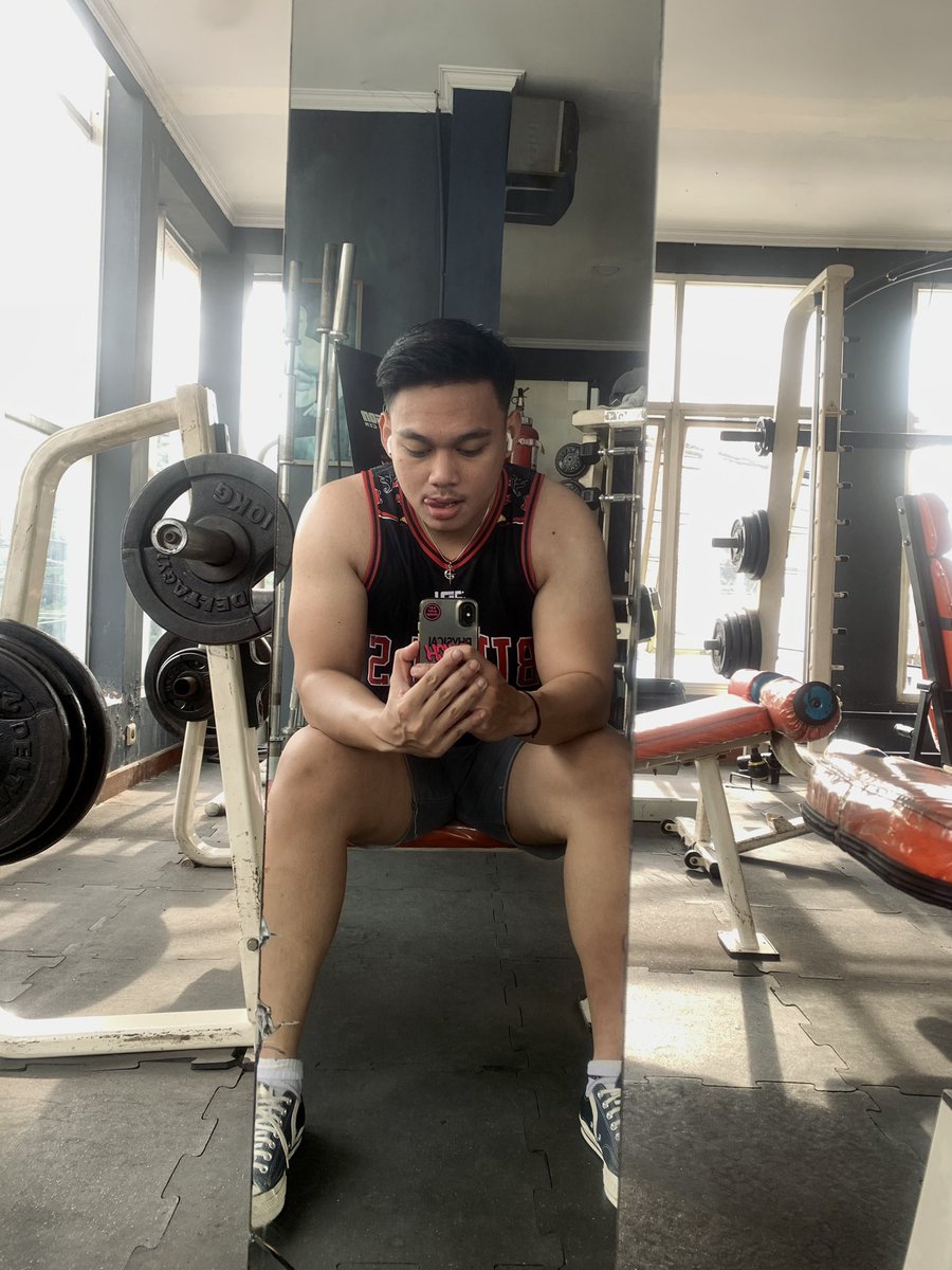 apriangsat tweet media