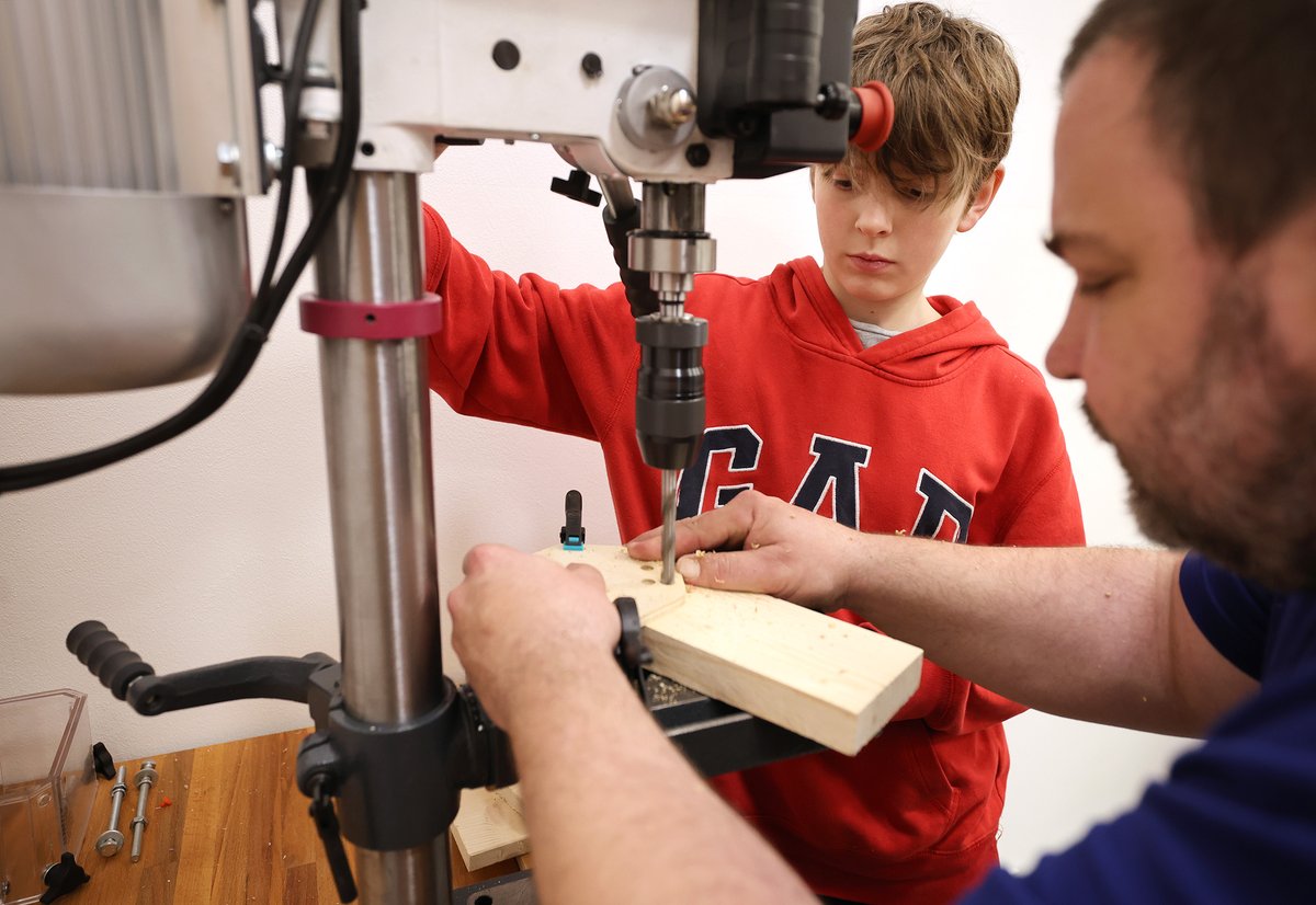 Nové polytechnické dílny umožní žákům získat základní řemeslné dovednosti
Praha 2 představila veřejnosti nový projekt v oblasti polytechnického vzdělávání dětí a mládeže. Moderně vybavené dílny budou moci využívat jak žáci ZŠ, tak i děti z kroužků DDM.
TZ: praha2.cz/nove-polytechn…