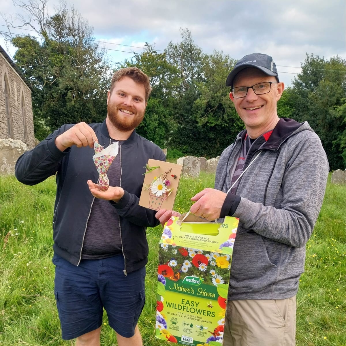 Ers tro byd roedd llawer o aelodau’r capel wedi teimlo y gellid gwneud rhywbeth mwy o’r lleoliad mynyddig i gysylltu â’r gymuned yn y cylch ond yn ansicr beth i’w wneud a sut y dylsent fynd o gylch y peth…

ubc.cymru/ir-gwyllt-yn-n…