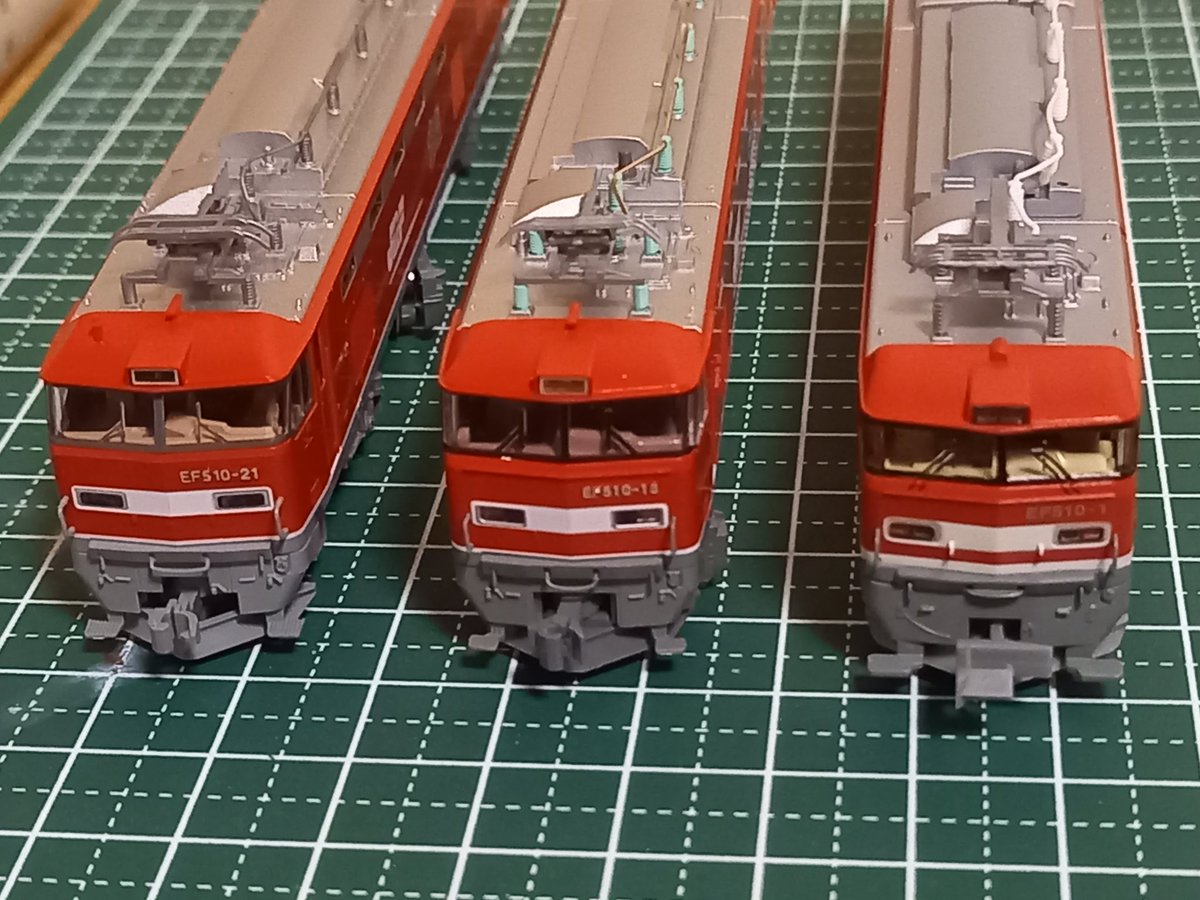 NゲージのEF510の3メーカー比較。手前からマイクロエース、カトー