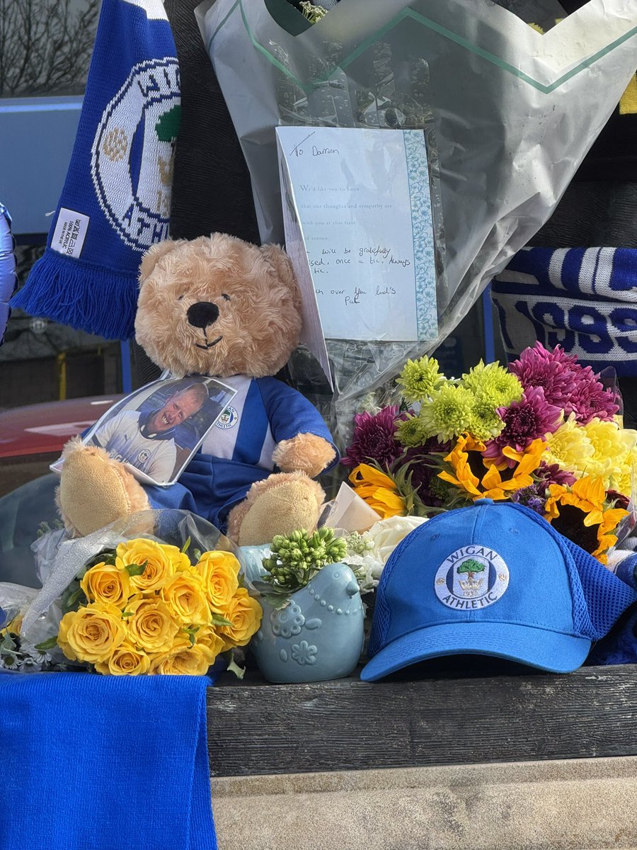jools4949's tweet photo. Had to pay my respects this morning. Decided on something blue and the bird symbolises flying high. #RIPDarren fly high ๐๏ธ#wafc https://t.co/fAMsKqGCqS