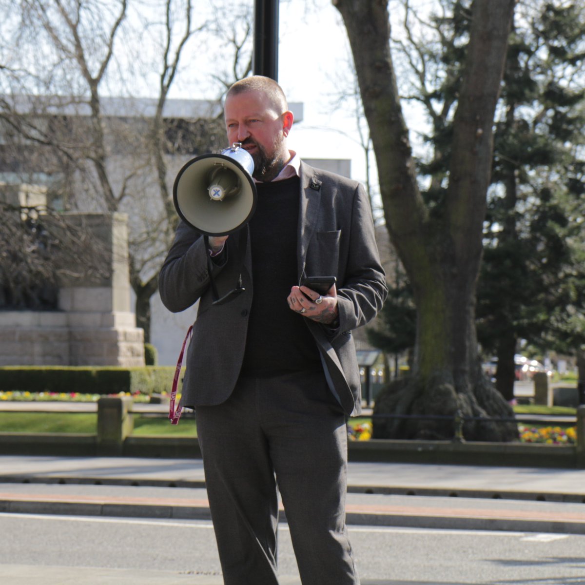 TUC_NEYH's tweet image. On the picket line this morning with @UCUNorthern  members taking action ✊

Regional Secretary Dave Pike 3 days into the job and 2 picket lines in—first Sheffield Hallam, now Newcastle.

Your fight is our fight.

From underfunding to overpaid VCs, HE needs change. #FundHENow