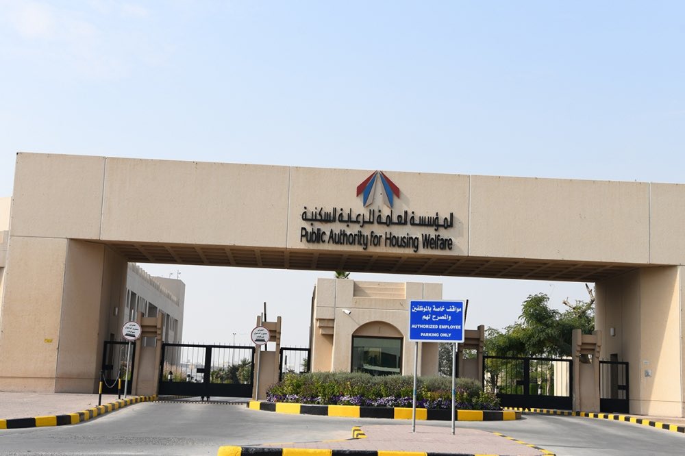 «السكنية»: أكثر من 70 ألف خدمة خلال الربع الأول و97% منها عبر «#سهل»

● أعلنت المؤسسة العامة للرعاية السكنية أنها قدمت أكثر من 70,000 خدمة للمواطنين خلال الربع الأول من العام الجاري، موضحة أن 97% من الخدمات تمت عبر الأنظمة الإلكترونية وتطبيق «سهل» الحكومي.

وأكد المتحدث الرسمي