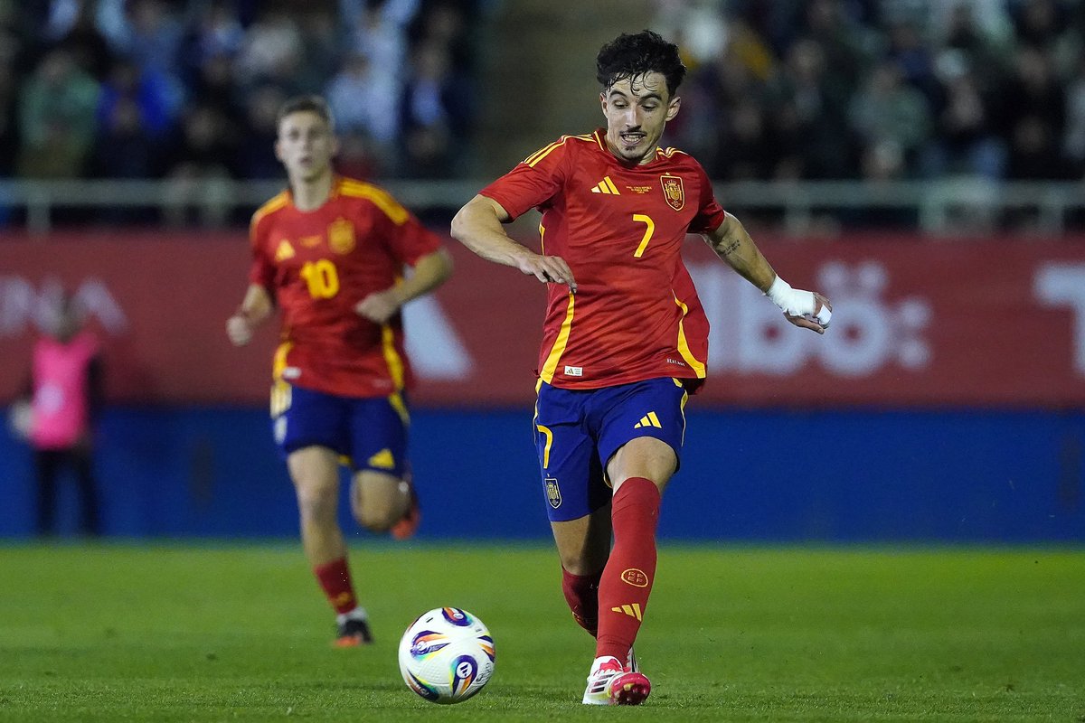 Diego (@diegolopez_n9) on Twitter photo Vuelta a casa después de una concentración para seguir aprendiendo y creciendo con la <a href="/SEFutbol/">Selección Española Masculina de Fútbol</a> de cara al Europeo. Siempre es un orgullo defender esta camiseta!🇪🇸 Vuelta a casa después de una concentración para seguir aprendiendo y creciendo con la <a href="/SEFutbol/">Selección Española Masculina de Fútbol</a> de cara al Europeo. Siempre es un orgullo defender esta camiseta!🇪🇸