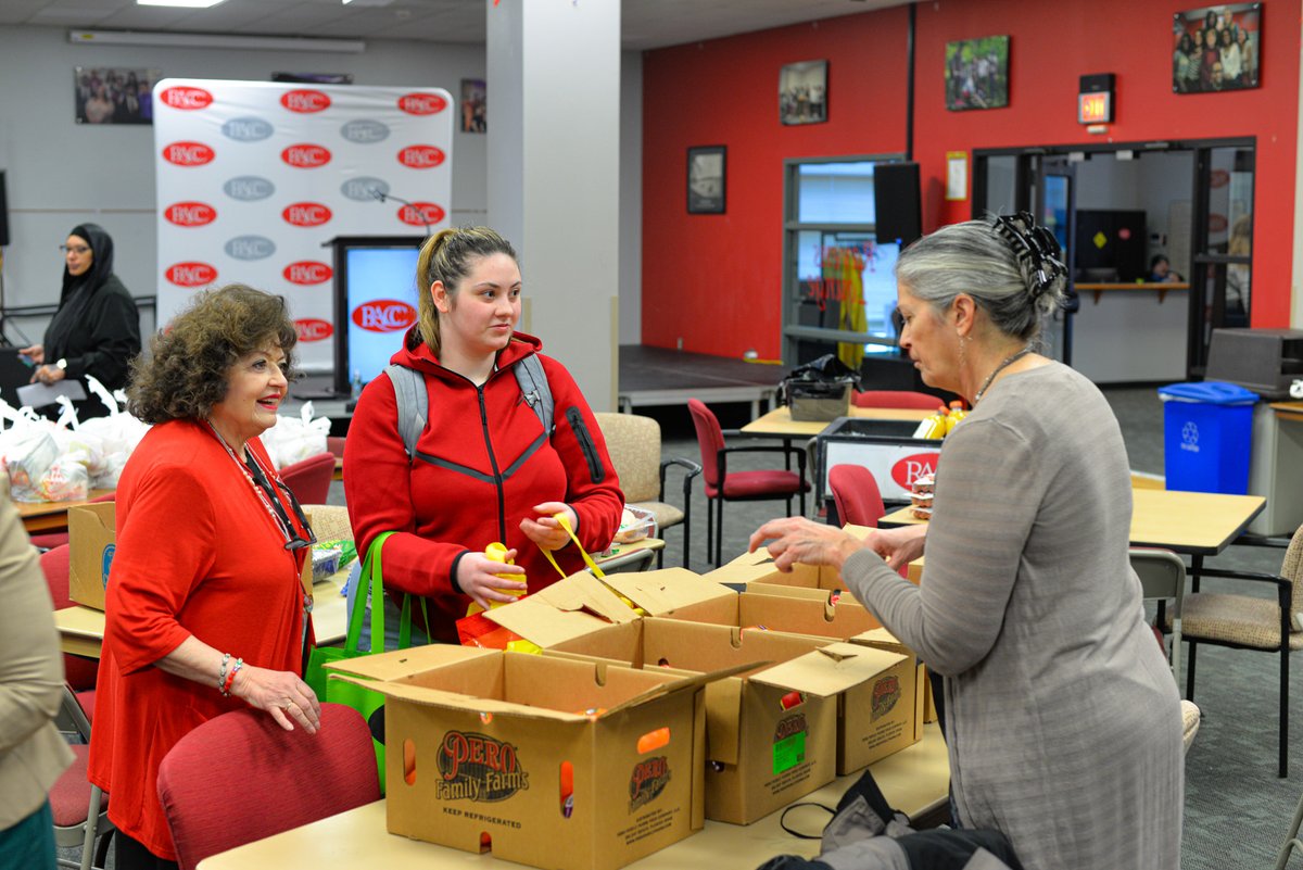RACC_edu's tweet image. Yesterday, officials from the State Departments of Education, human services and agriculture were on the Reading Area Community College (RACC) campus, assisting in the monthly stocking of its Raven’s Food Pantry. #RACCProud #GiveWhereWeLive #Community #CommunitySupport #Education