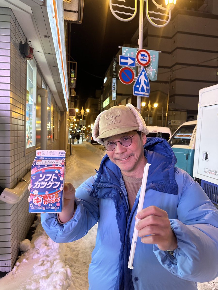 yousuck2020's tweet photo. ChatGPTに描いてもらった。ジブリ風、ドラえもん風、北斗の拳風。どれも1分くらいで。すごすぎる。。。 https://t.co/Ccc1CC9AwO