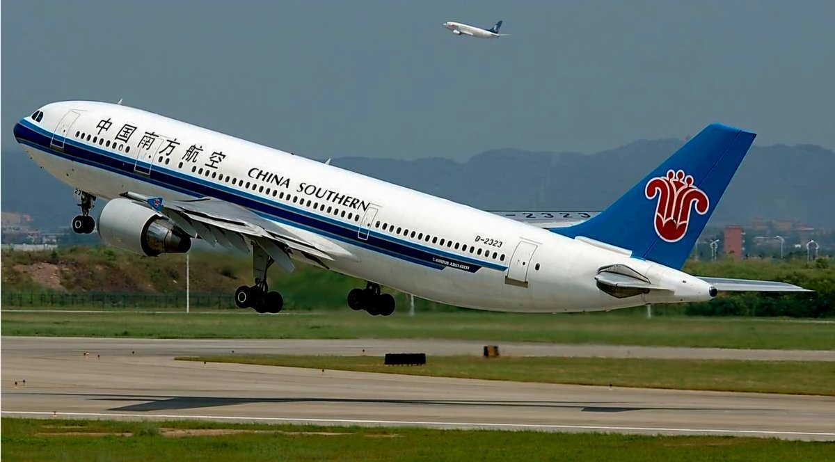 dbsmorocco's tweet image. ✈️🌍 NewPartnership! @RoyalAirMaroc 🇲🇦 &amp;amp; @ChinaSouthern 🇨🇳 signed an MoU to boost #AfricaChina connectivity!  
✅ Codeshares (Casablanca ↔ Guangzhou)  
✅ More flights, smoother travel  
✅ Boosting trade &amp;amp; tourism 
 
Morocco: #GatewayToAfrica 🇲🇦  
China: #KeyPartner🇨🇳…