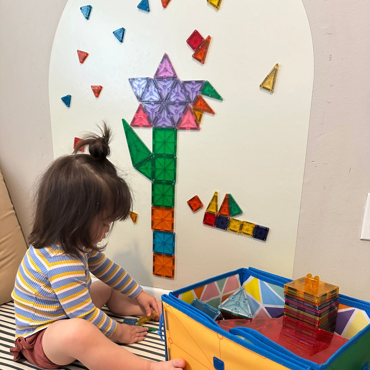 Springtime is more fun with MAGNA-TILES! 🌷

#MAGNATILES #magnetictiles #kidstoys