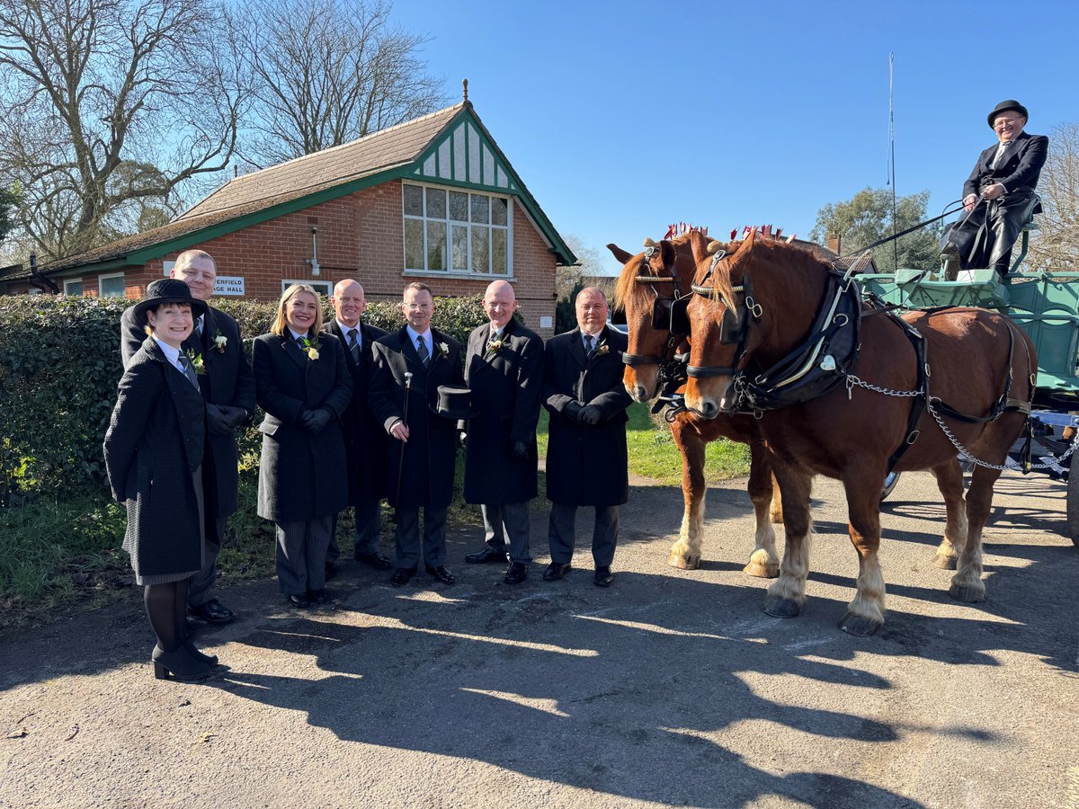 A Beautiful Farewell with Suffolk Punch Horses

Farthing Funeral Service honored a beloved local lady with a touching procession led by two magnificent Suffolk Punch horses. As the sun shone, loved ones walked beside her, creating a heartfelt tribute, a truly special farewell.💜