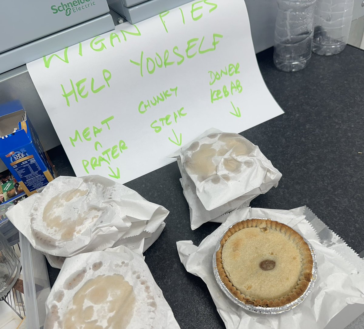 Wayne Booth (@waynebooth1) on Twitter photo Treating the team in Oldham to some Wigan Pies for lunch today, Doner kebab pies proving to be the most popular! 🤣 <a href="/FirstForFCHO/">First Choice Homes Oldham</a> #pies Treating the team in Oldham to some Wigan Pies for lunch today, Doner kebab pies proving to be the most popular! 🤣 <a href="/FirstForFCHO/">First Choice Homes Oldham</a> #pies