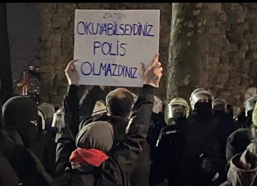Cahil kemalistler, 
Polis olmasa bir arınma gecesi hepinizin soyunu tüketir