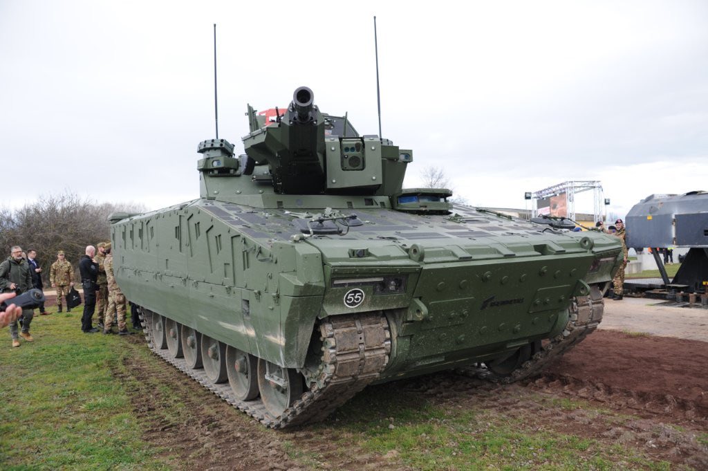 NichoConcu's tweet photo. Quick A2CS program developments:
Gap fillers raised from 11 to 16
First deliveries later this year, will be in the Hungarian Army config
Later gap fillers will use modernised Hitfist 30 with Leonardo X-GUN
Standard A2CS will utilise a completely new turret we haven’t seen before https://t.co/9C6uXfxUO8