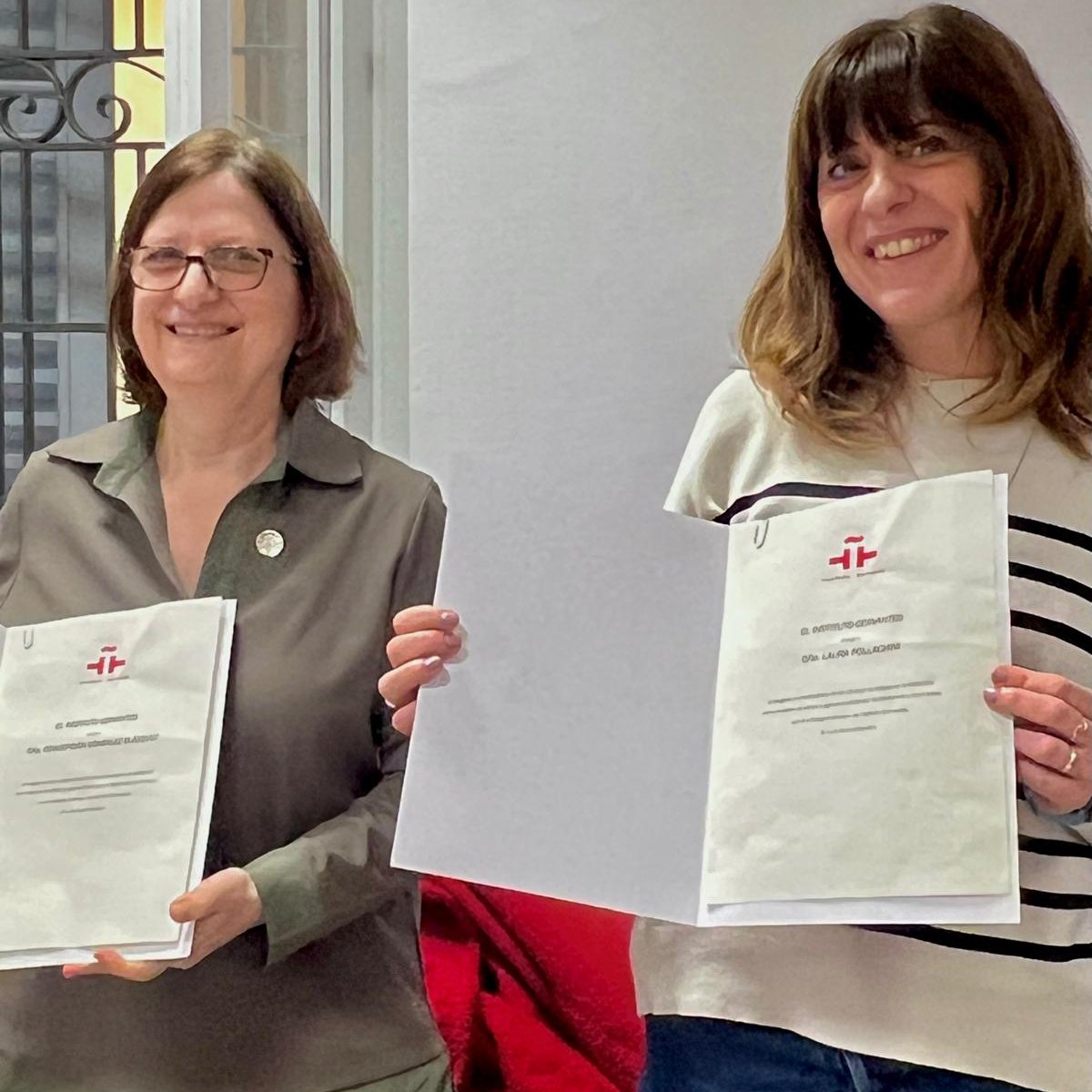 🎉 Ayer celebramos los 25 años de trayectoria de dos compañeras en el Instituto Cervantes de Milán: Concha y Laura. Más de dos décadas de trabajo, dedicación y muchas historias compartidas. ¡Gracias por ser parte de esta casa durante tanto tiempo! 💙