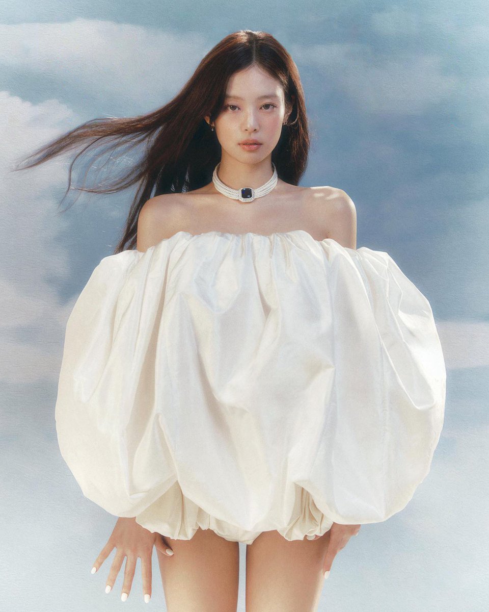 BuzzingPop's tweet photo. “like JENNIE” by Jennie breaks the record for highest-charting song by a K-pop female soloist in UK history, a record previously held by her own “Mantra”. https://t.co/roSkIn9w8R