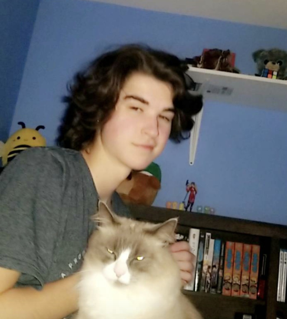 zoeyamara_'s tweet image. i love my brother so much 🥺❤️