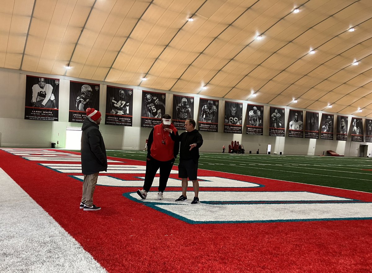 (awful pic)

Former UNM HC/current Arizona DC Danny Gonzales stopped by for the end of practice this morning and chatted with Jason Eck. Second Wildcat to visit practice this week after former UNM WR Luke Wysong checked in on Tuesday.