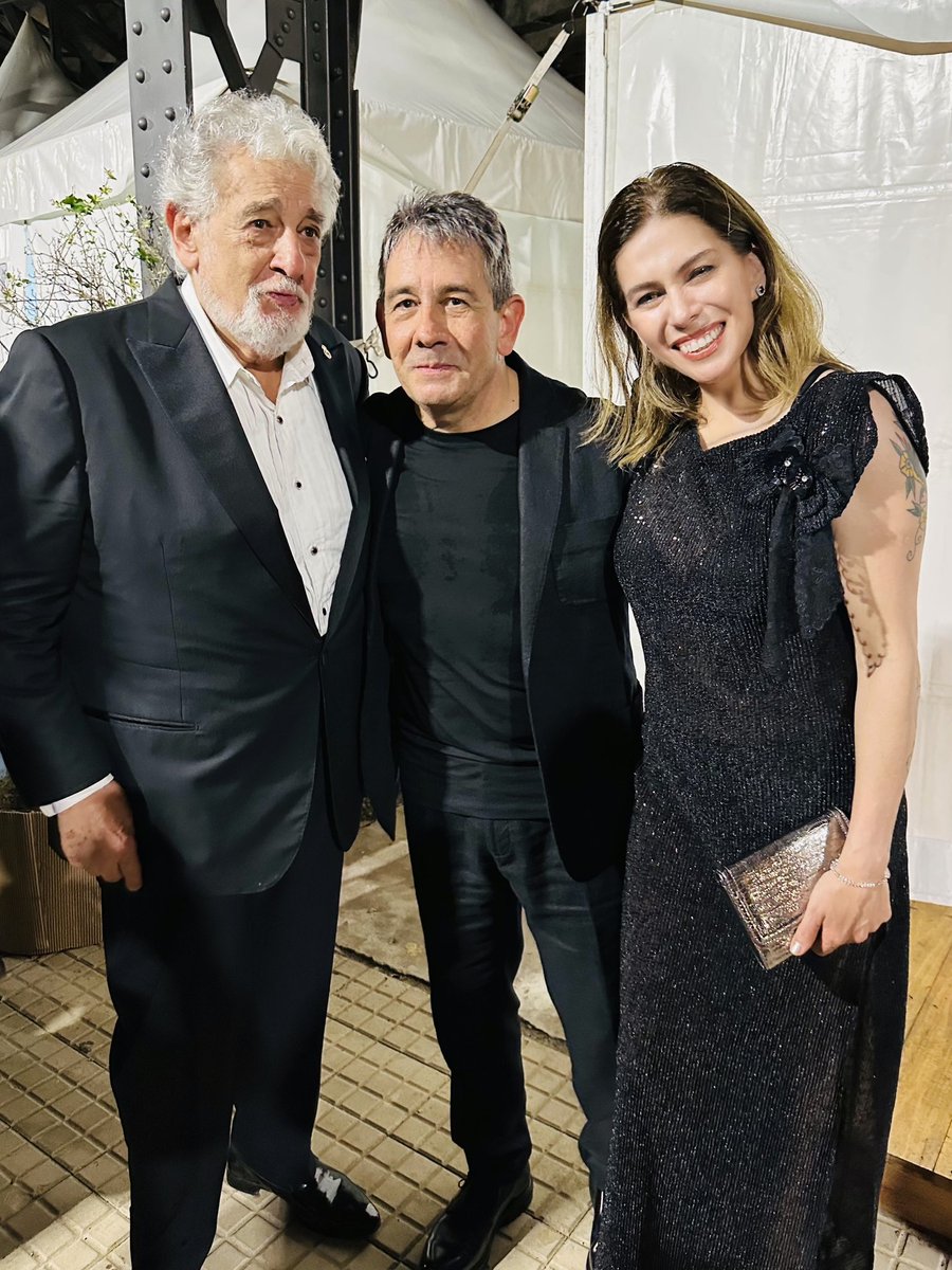 Asistir al concierto del legendario Plácido Domingo, en Plaza de Toros Uruguay 🇺🇾 ha sido un honor inmenso para mí. 

Su voz me conmovió hasta las lágrimas. Su presencia evoca una vida dedicada al arte. ♥️

Agradezco profundamente a Plácido Domingo Jr. por su invitación 🙏🏻🥰