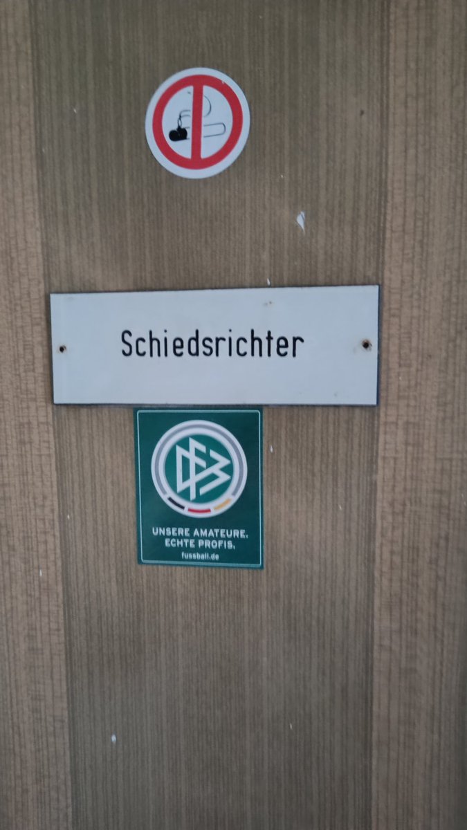 AdePayor04's tweet image. Piątkowy wieczór to idealny czas aby coś pogwizdać 😎 
#Spiel #Schiedsrichter 🇩🇪⚽