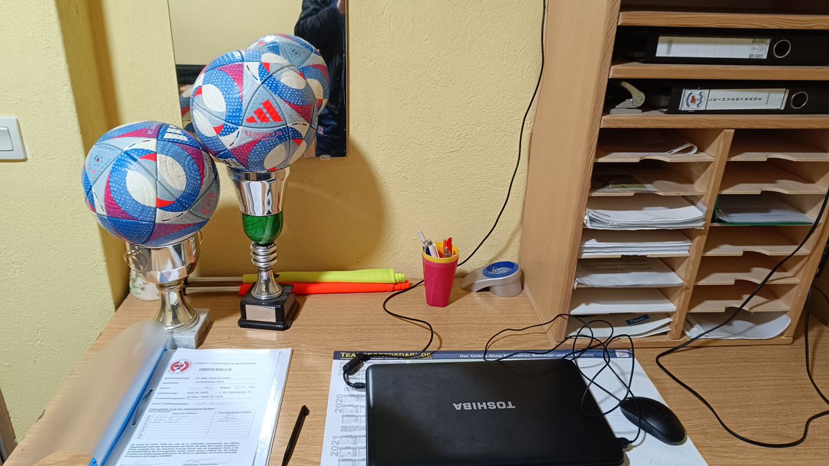 AdePayor04's tweet image. Piątkowy wieczór to idealny czas aby coś pogwizdać 😎 
#Spiel #Schiedsrichter 🇩🇪⚽