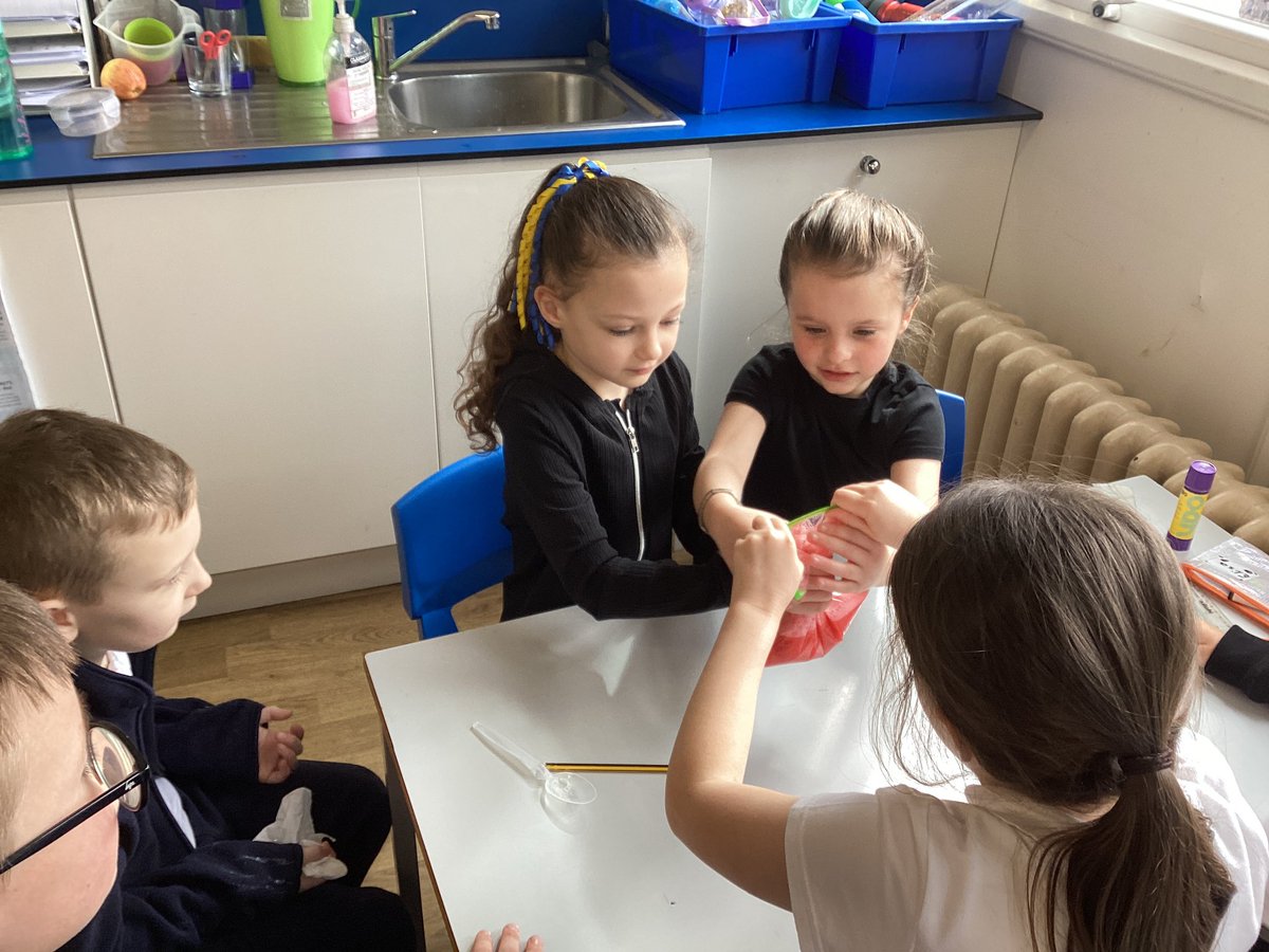 Year3STP's tweet photo. Finally, we used an extraction liquid made of water, easing up liquid and salt and some hand sanitiser to extract DNA from strawberries and see what it looks like to the naked eye. We are now DNA experts! @ScienceWeekUK #ScienceatSTP https://t.co/kHRPRZMLU7