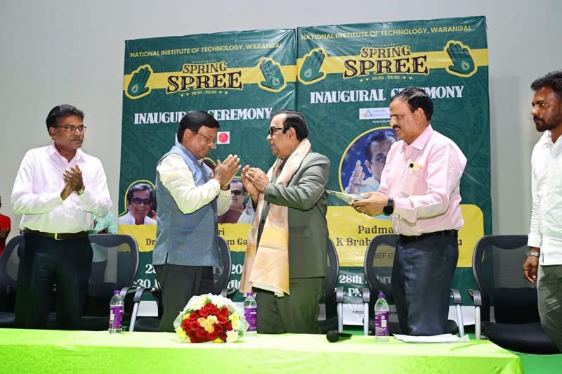 warangal_nit's tweet photo. 🎭 NIT Warangal’s flagship cultural fest, SpringSpree 2025, was inaugurated in a spectacular ceremony by the legendary Padma Shri Dr. Brahmanandam Garu in the presence of Prof. Bidyadhar Subudhi, Director, NIT Warangal.
#nitw #nitwarangal #springspree #warangal #campusfestival https://t.co/ILECG27fq1
