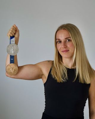 ⬛ Emma Hinze llama la atención en Sports Ilustrated sobre la remuneración y valoración del deporte de alto nivel 
🟥 Emma Hinze draws attention in Sports Ilustrated to the pay and value of top-level sport
🟨 trackpiste.com/2025/03/hinze-…