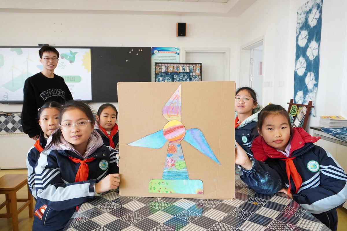Tsinghua_Uni's tweet photo. In Gaochun, Jiangsu, #THUinCommunity engaged with youth on key topics like positive psychology, traditional art forms, and #sustainability. As #NelsonMandela once said, “The youth of today are the leaders of tomorrow.” Let’s empower the #NextGen #BetterTogether! https://t.co/jxsFRNvOQ3