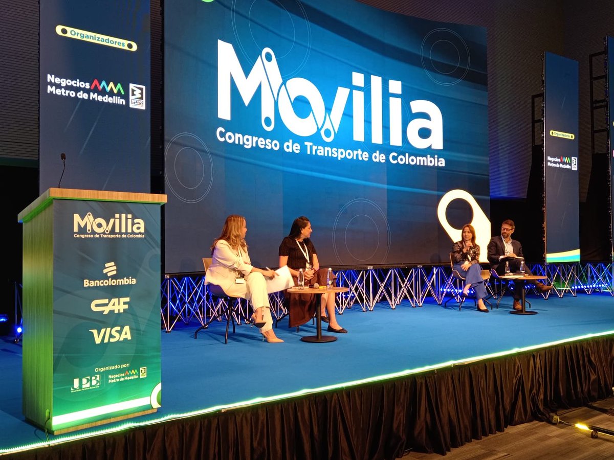 Avanza el día 3⃣ de #Movilia2025 ahora con el panel 'Desarrollo orientado al transporte: movilidad como eje de transformación urbana'.

Lo modera Claudia García Loboguerrero, jefe de Planeación Estratégica del Metro de Medellín.

👇