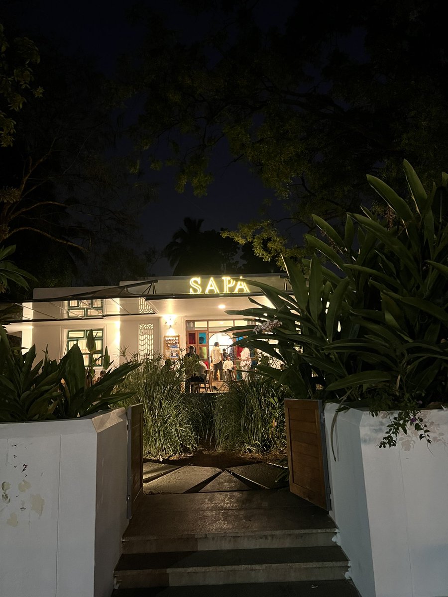 ishenoy's tweet image. Great to see Mysore’s new age cafés and bakeshops blending in seamlessly with traditional food options in the city. 2 must visit on your next visit got to be #SAPA and #Frosting. Loved the ambiance and the food.

#Exploring #Mysore #Travel #Food #Culture