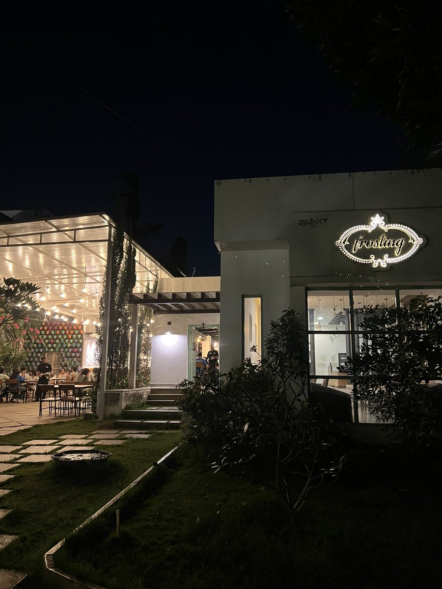 ishenoy's tweet image. Great to see Mysore’s new age cafés and bakeshops blending in seamlessly with traditional food options in the city. 2 must visit on your next visit got to be #SAPA and #Frosting. Loved the ambiance and the food.

#Exploring #Mysore #Travel #Food #Culture