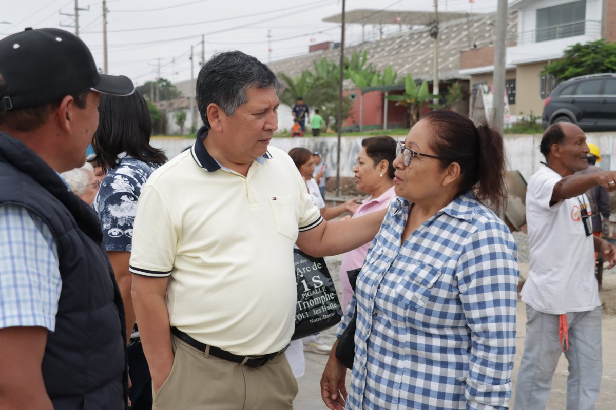 🏗️ INSPECCIÓN EN MIRAMAR 🏀👷‍♂️
El alcalde Juan Alvarez Andrade junto a los Regidores supervisaron el mejoramiento de la losa deportiva de Miramar, que incluye nuevas tribunas laterales. ¡Más espacios para el deporte y la comunidad! 🏟️

#Chancay #Juanelo #InfraestructuraDeportiva