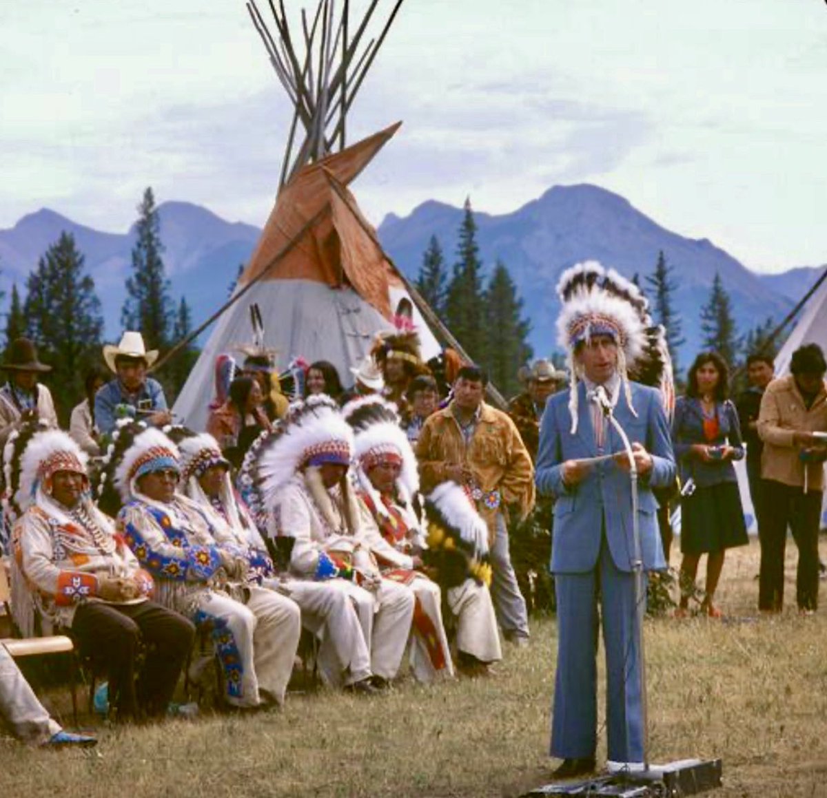 DeedsNotWords's tweet image. King Charles commemorating the 100th Anniversary of Treaty #7, Stoney Nakoda First Nations, Morley, Alberta 1976