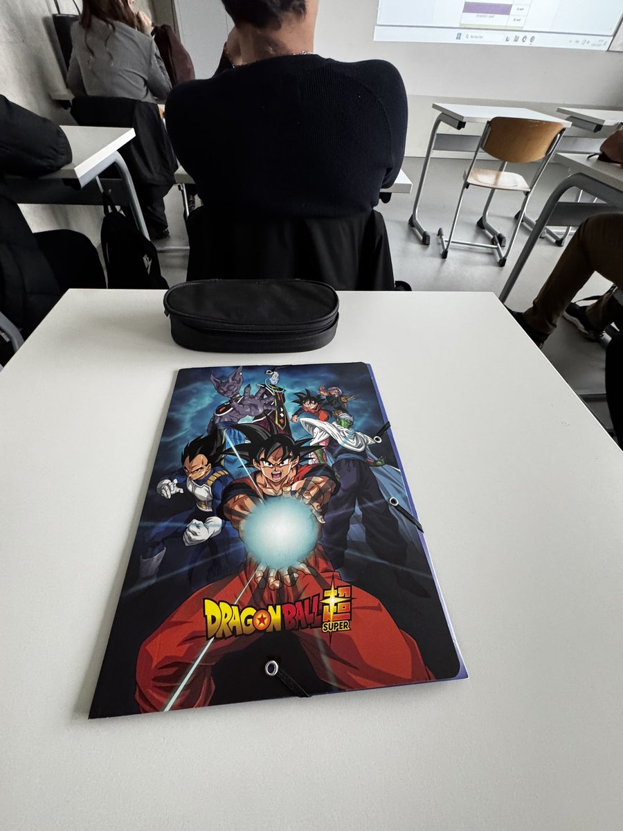 AlronZu's tweet photo. Vous en pensez quoi de ma pochette dragon ball ? https://t.co/BCUt1iBqM1