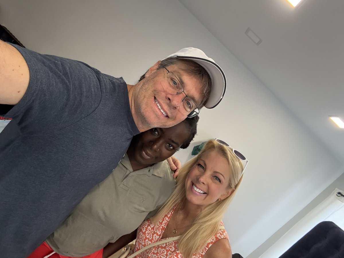 DannyWBennett's tweet image. Meet our new sister in Christ, Arielle! She is one of the employees where we are staying! She accepted Christ as her Savior today and one of our doctors treated a wound she had! Our God is so good, meeting her physical needs and spiritual needs! #GrenadaMedicalMissions #GCC