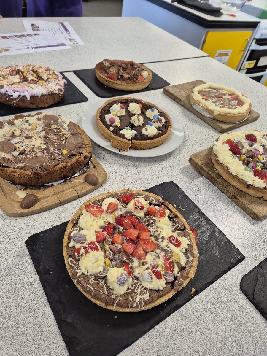 Y10 GCSE students worked in teams to take part in the 'Great Carlton Bake Off'... Pi(e) day special! 🥧🍫 Excellent effort from all and what fun we had! #PiDay2025 #PiDay #ChocolatePies