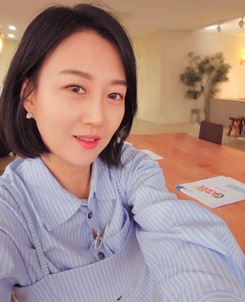 내강아디 대박기특한점..
우리가 자기만 잘라서 보는줄 어케알고
신기술 익혀와서 본인만나오는 원본사진줌